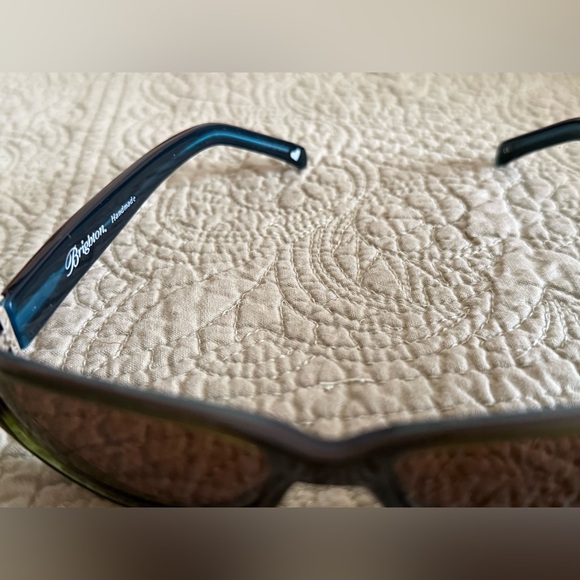 Vintage Brighton Sunglasses with Case - Picture 10 of 10